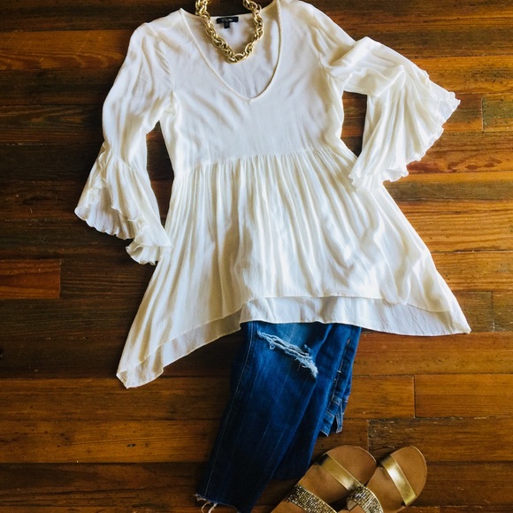 Tops - White flowy shirt.